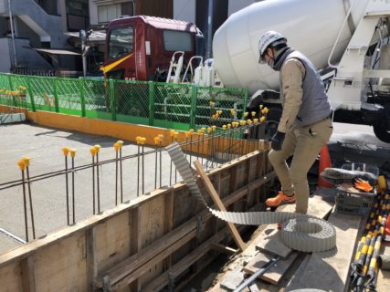 コンクリート打設中
