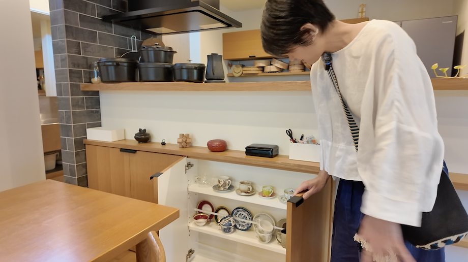 カップソーサー用の収納