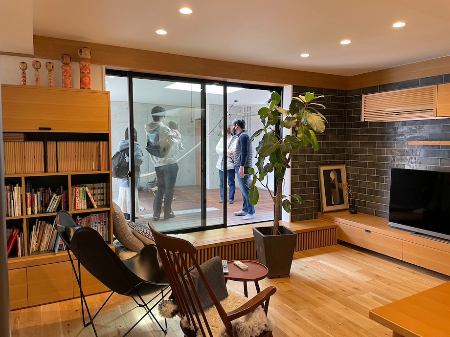 モデルハウス見学風景