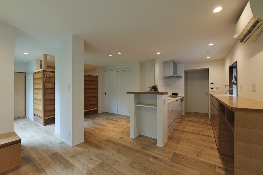 キッチンとダイニング